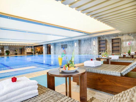 Grand New Century Hotel Haining Zhejiang Экстерьер фото